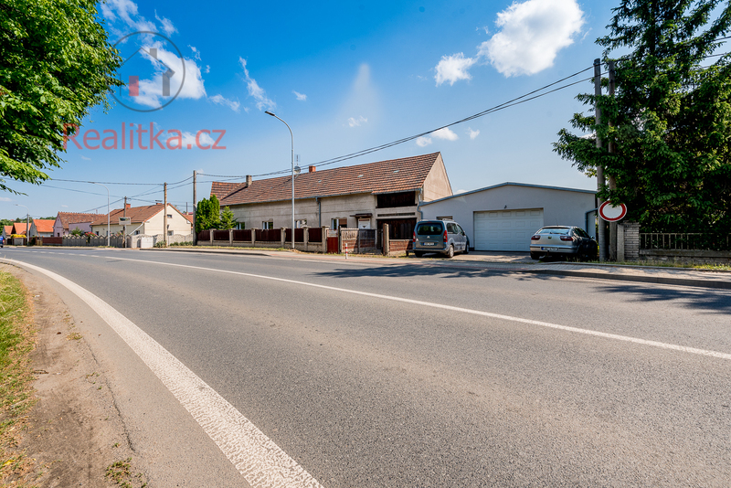 Pronájem rodinného domu s obchodním prostorem v obci Kly, okr. Mělník