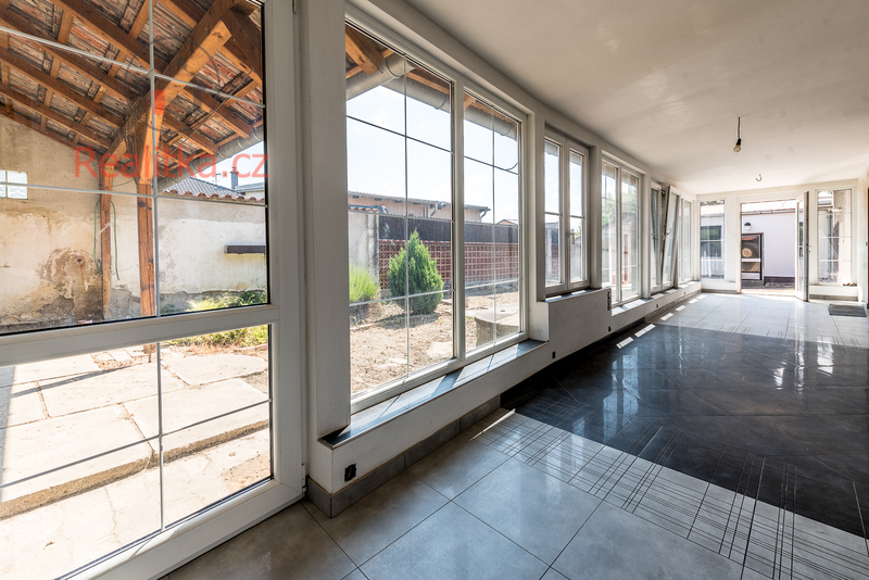 Pronájem rodinného domu s obchodním prostorem v obci Kly, okr. Mělník