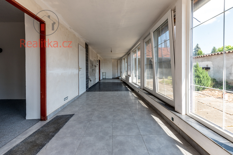 Pronájem rodinného domu s obchodním prostorem v obci Kly, okr. Mělník