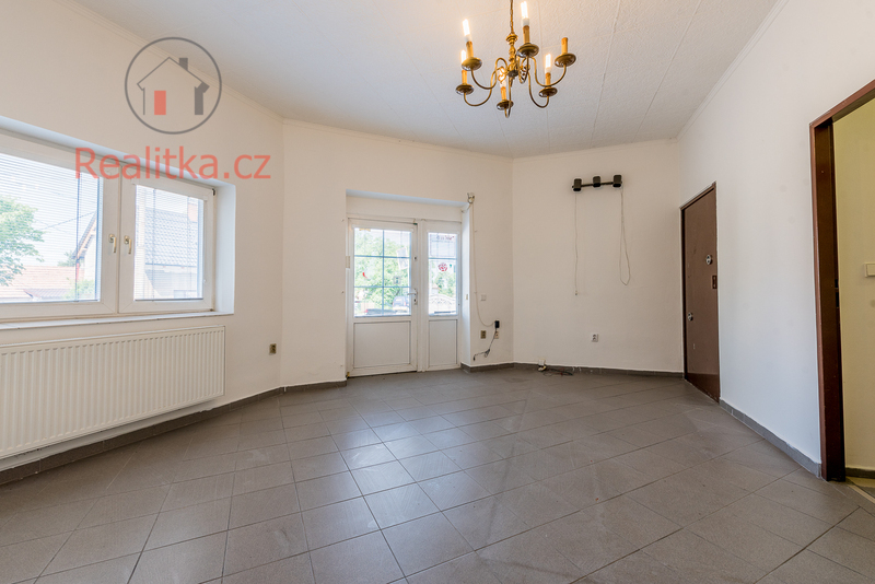 Pronájem rodinného domu s obchodním prostorem v obci Kly, okr. Mělník