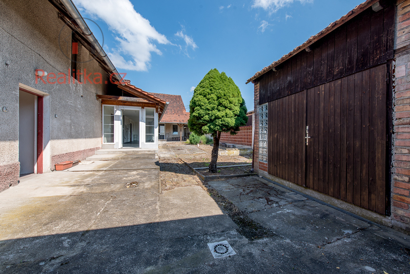 Pronájem rodinného domu s obchodním prostorem v obci Kly, okr. Mělník