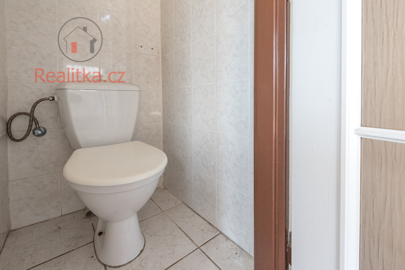 Pronájem rodinného domu s obchodním prostorem v obci Kly, okr. Mělník