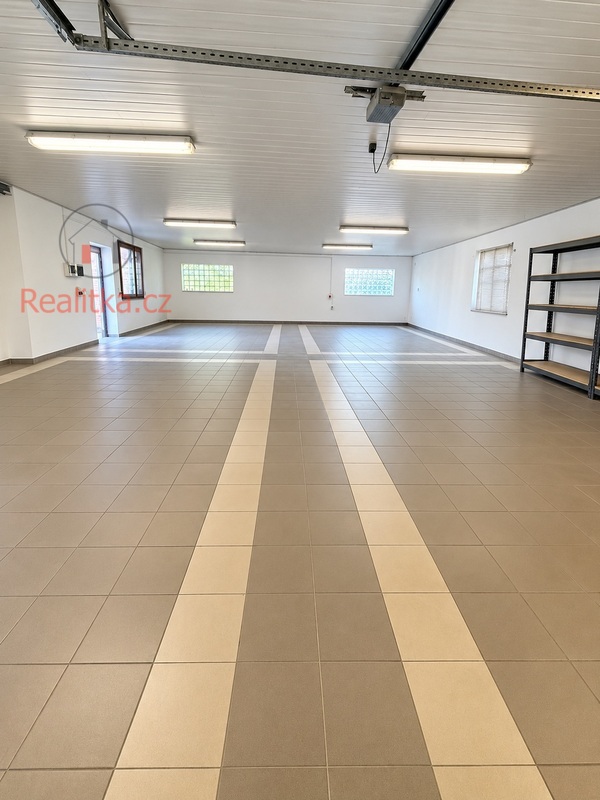 Pronájem rodinného domu s obchodním prostorem v obci Kly, okr. Mělník