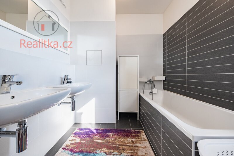 PRONÁJEM LUXUSNÍHO BYTU 4+KK S TERASOU 114 m², PRAHA 5 – JINONICE