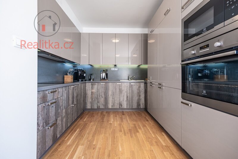 PRONÁJEM LUXUSNÍHO BYTU 4+KK S TERASOU 114 m², PRAHA 5 – JINONICE