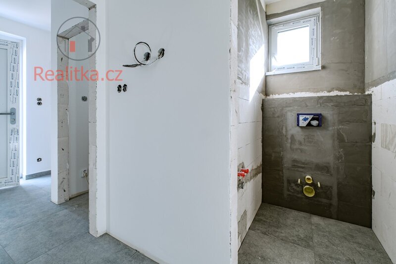 Prodej moderní novostavby dvojdomu ve Sluhách, okres Praha - východ