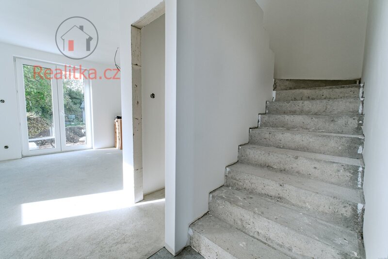 Prodej moderní novostavby dvojdomu ve Sluhách, okres Praha - východ