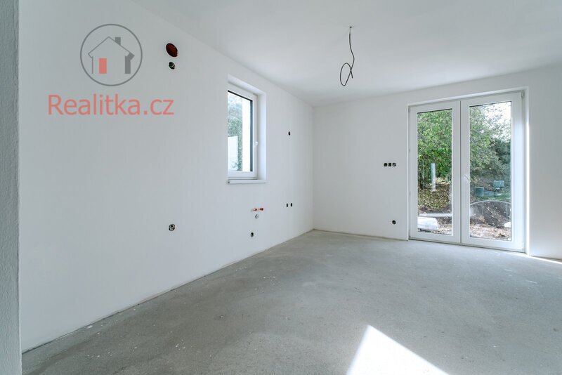 Prodej moderní novostavby dvojdomu ve Sluhách, okres Praha - východ