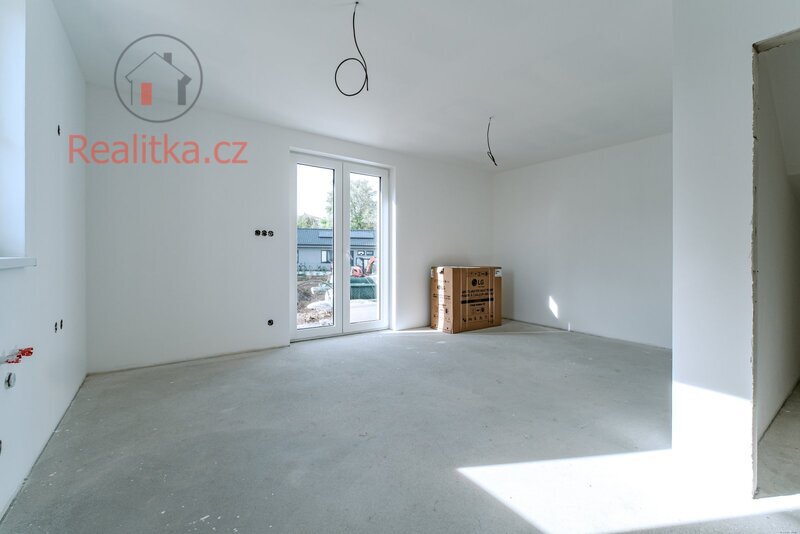 Prodej moderní novostavby dvojdomu ve Sluhách, okres Praha - východ