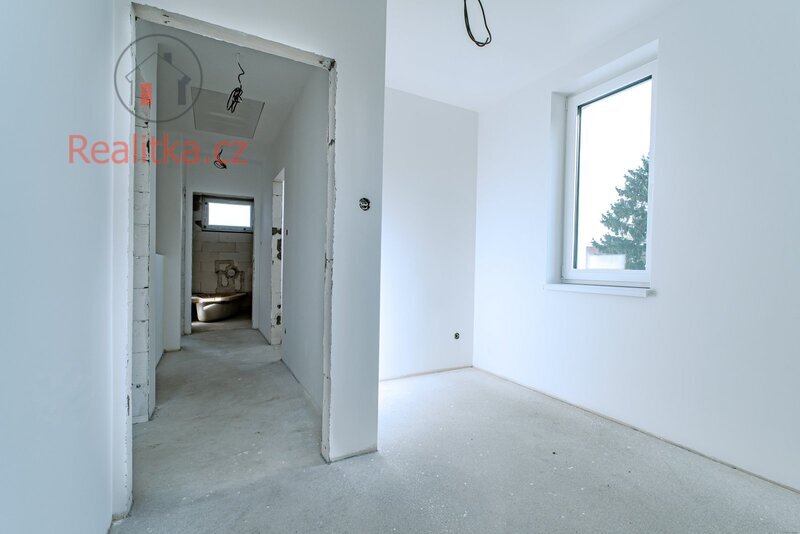 Prodej moderní novostavby dvojdomu ve Sluhách, okres Praha - východ