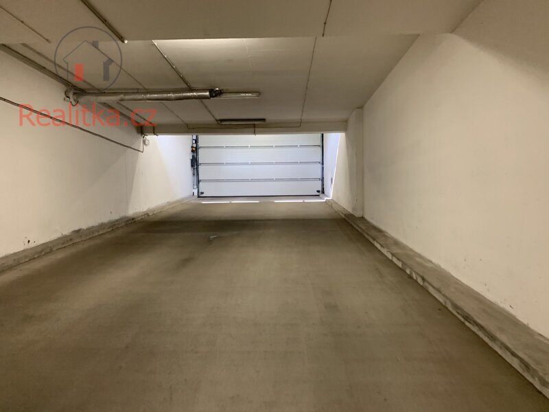 Prodej XL parkovacího stání.