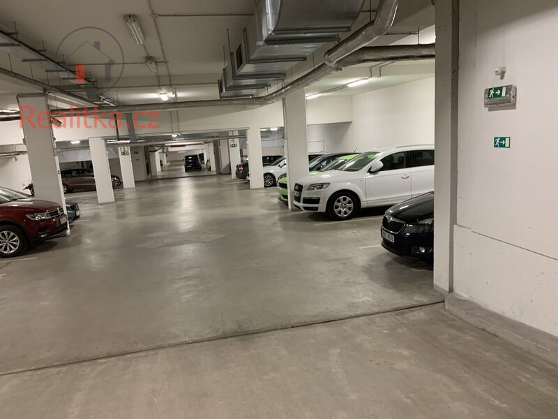 Prodej XL parkovacího stání.