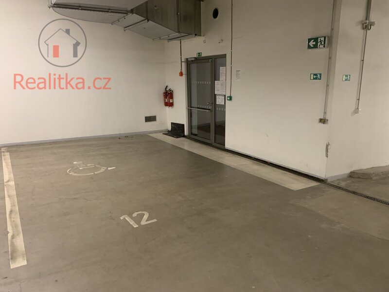 Prodej XL parkovacího stání.