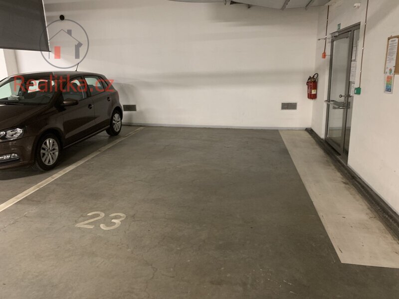 Prodej XL parkovacího stání.