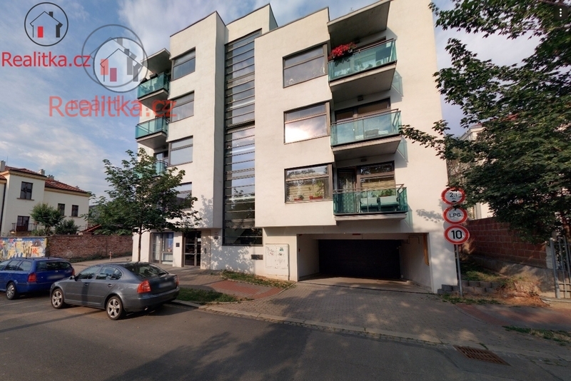 Prodej XL parkovacího stání.