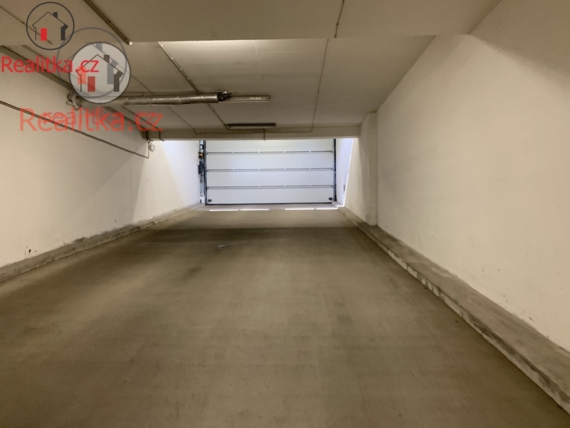 Prodej XL parkovacího stání.