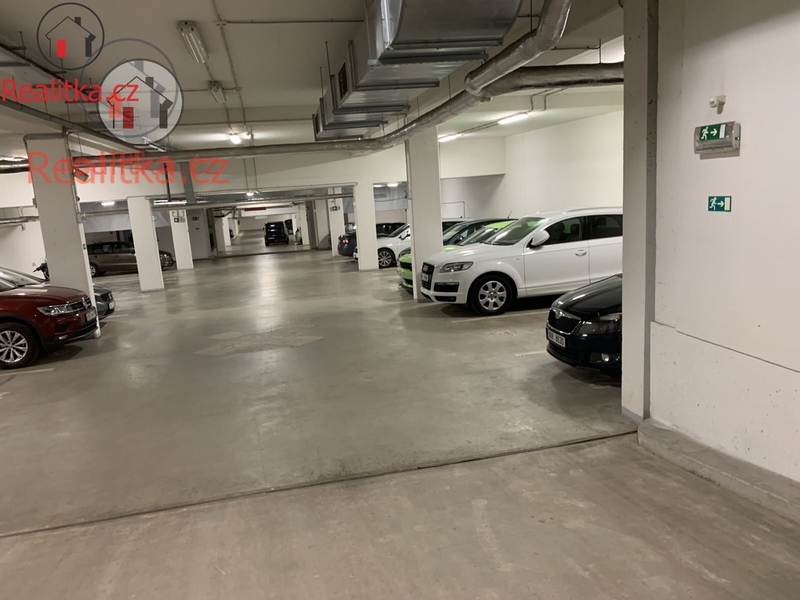 Prodej XL parkovacího stání.