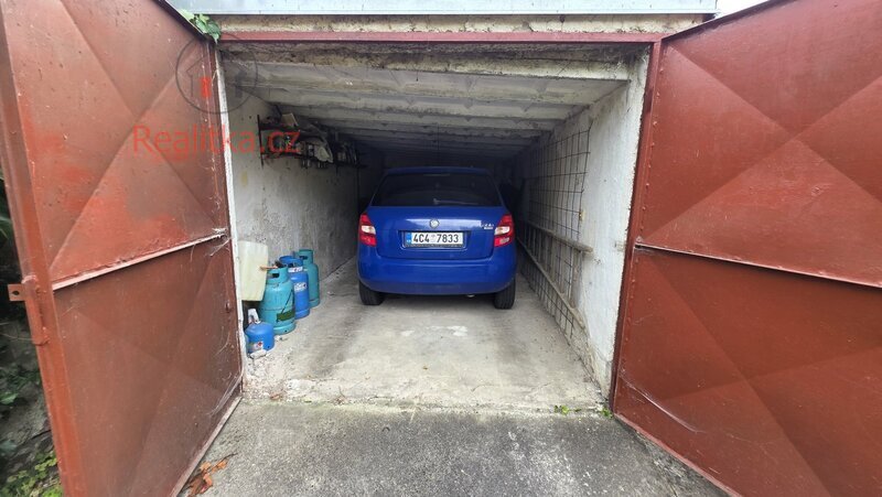 Exkluzivně vám nabízíme rodinný dům 5+1 s garáží a velkou zahradou ve Slapech u Tábora