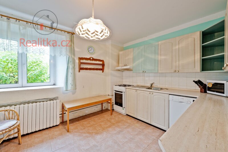 Exkluzivně vám nabízíme rodinný dům 5+1 s garáží a velkou zahradou ve Slapech u Tábora