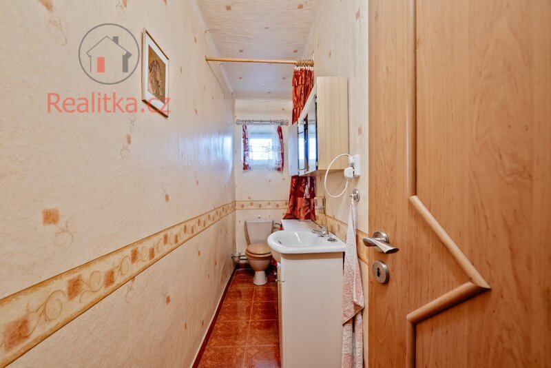 Exkluzivně vám nabízíme rodinný dům 5+1 s garáží a velkou zahradou ve Slapech u Tábora