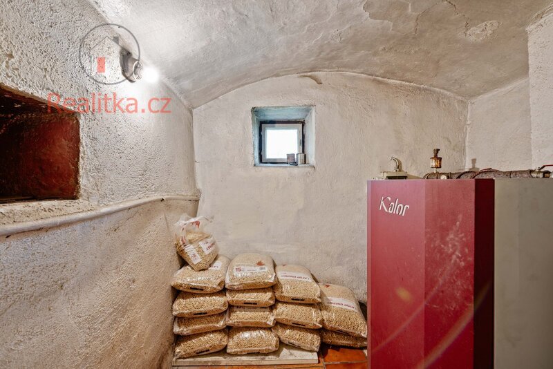 Exkluzivně vám nabízíme rodinný dům 5+1 s garáží a velkou zahradou ve Slapech u Tábora