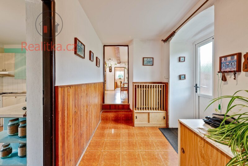 Exkluzivně vám nabízíme rodinný dům 5+1 s garáží a velkou zahradou ve Slapech u Tábora