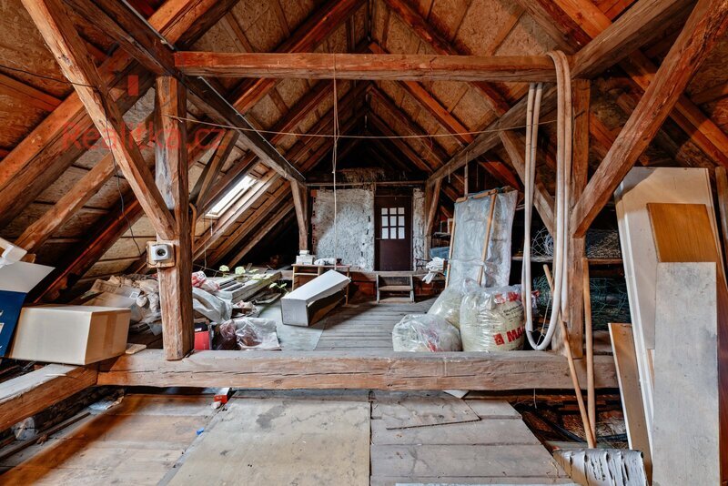 Exkluzivně vám nabízíme rodinný dům 5+1 s garáží a velkou zahradou ve Slapech u Tábora