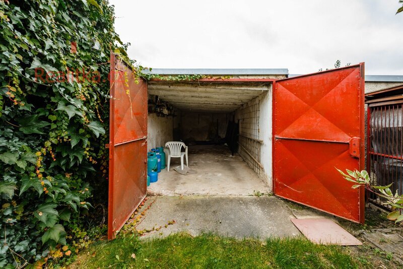 Exkluzivně vám nabízíme rodinný dům 5+1 s garáží a velkou zahradou ve Slapech u Tábora