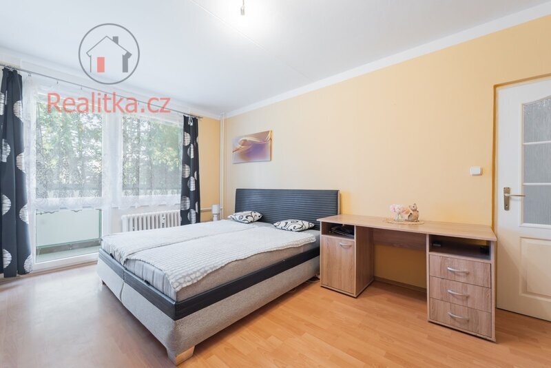 Prodej bytu 2 + 1 s příslušenstvím o celkové výměře 68,9 m² ve zvýšeném přízemí menšího panelového domu