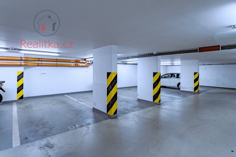 Prodej slunného bytu 2+kk v osobním vlastnictví s lodžií a garážovým stáním v Praze – Žižkově