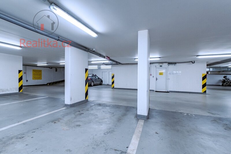 Prodej slunného bytu 2+kk v osobním vlastnictví s lodžií a garážovým stáním v Praze – Žižkově