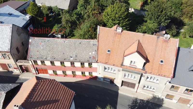 Prodej dvougeneračního rodinného domu ve Mšeně u Mělníka.