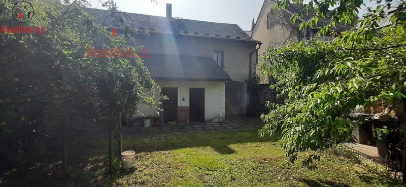 Prodej dvougeneračního rodinného domu ve Mšeně u Mělníka.