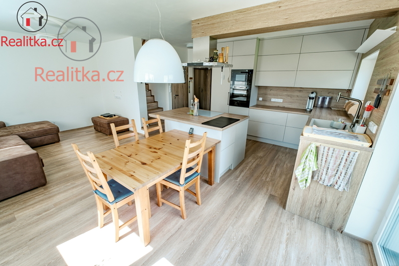 Prodej novostavby 4+1 v Kojeticích u Prahy – moderní bydlení nedaleko metropole