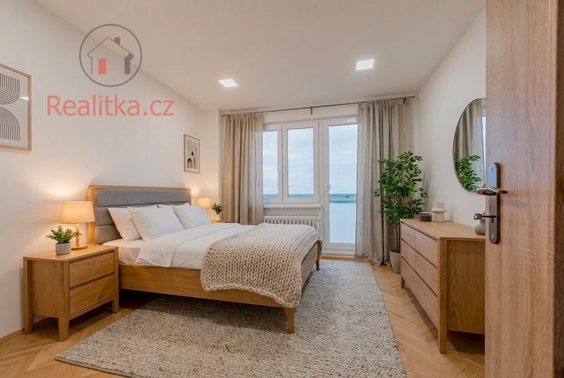 Prostorný byt 3+1 se třemi lodžiemi