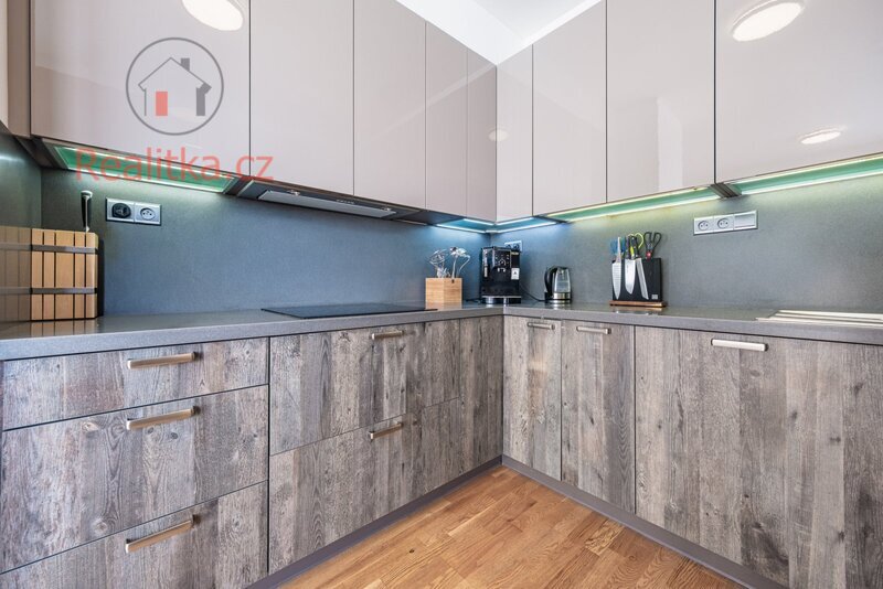 PRODEJ LUXUSNÍHO BYTU 4+KK S TERASOU 114 m², PRAHA 5 – JINONICE