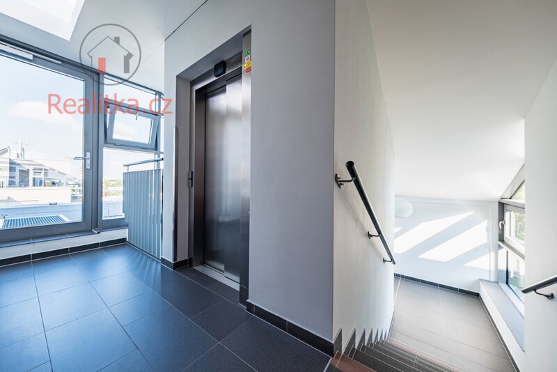 PRODEJ LUXUSNÍHO BYTU 4+KK S TERASOU 114 m², PRAHA 5 – JINONICE