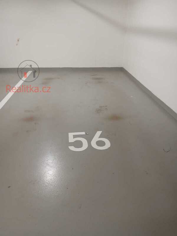 Pronájem rozšířeného parkovacího stání Praha, Holešovice