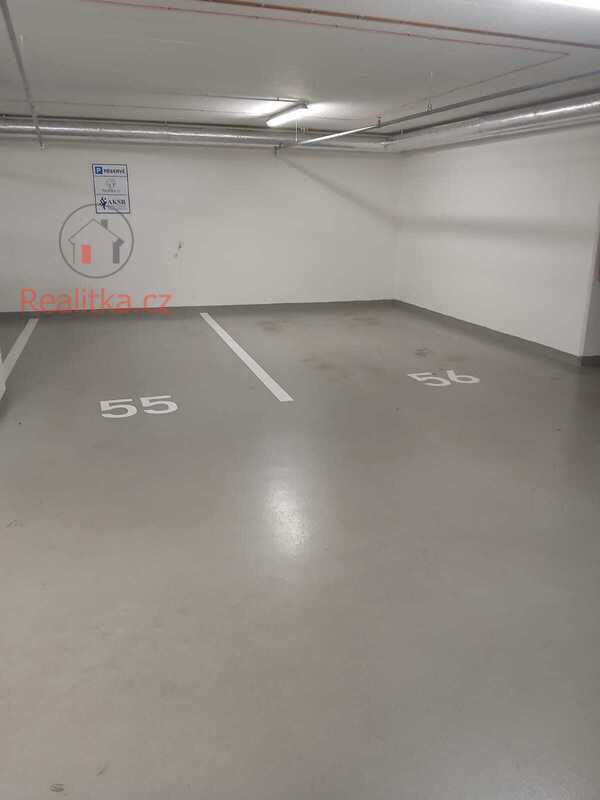 Pronájem rozšířeného parkovacího stání Praha, Holešovice