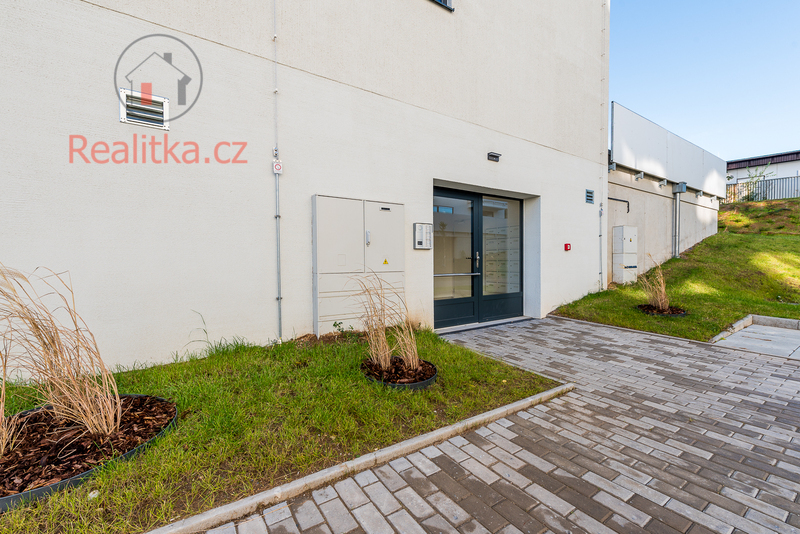 Nabízíme k prodeji moderní byt 2+kk v rezidenční čtvrti Kladno – Ostrovec.