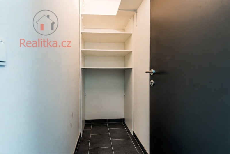 Světlé a útulné 1+kk v Letňanech