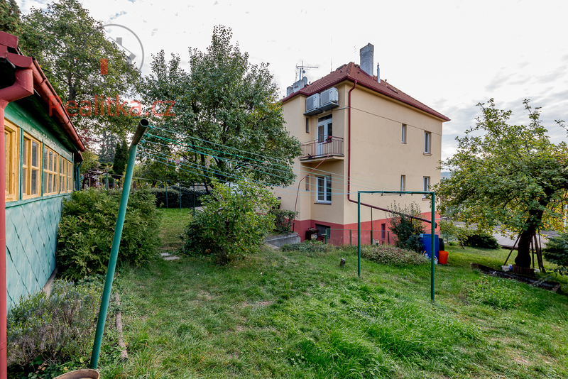 Prodej podílu id. ¼ rodinného domu v Krči